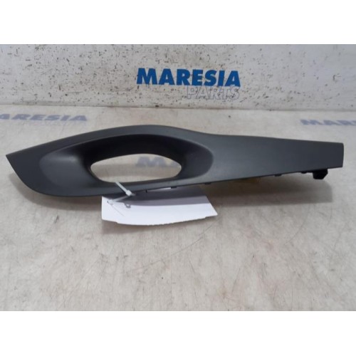 Renault - Trafic - Multi-functional window switch