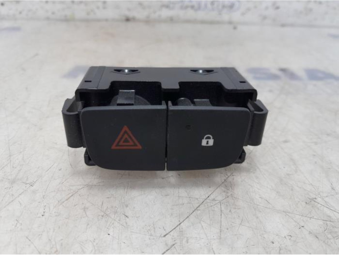 Renault - Trafic - Panic lighting switch