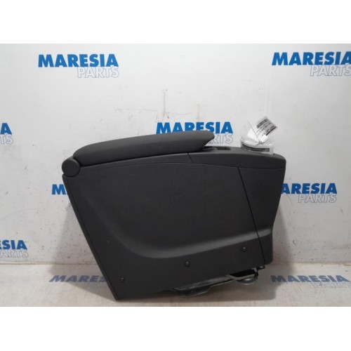 Renault - Scenic - Armrest