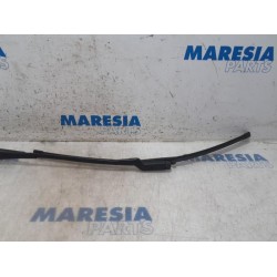 Renault - Trafic - Front wiper arm