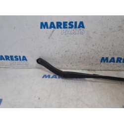 Renault - Trafic - Front wiper arm