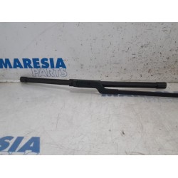 Renault - Trafic - Front wiper arm