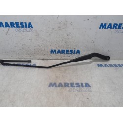 Renault - Trafic - Front wiper arm