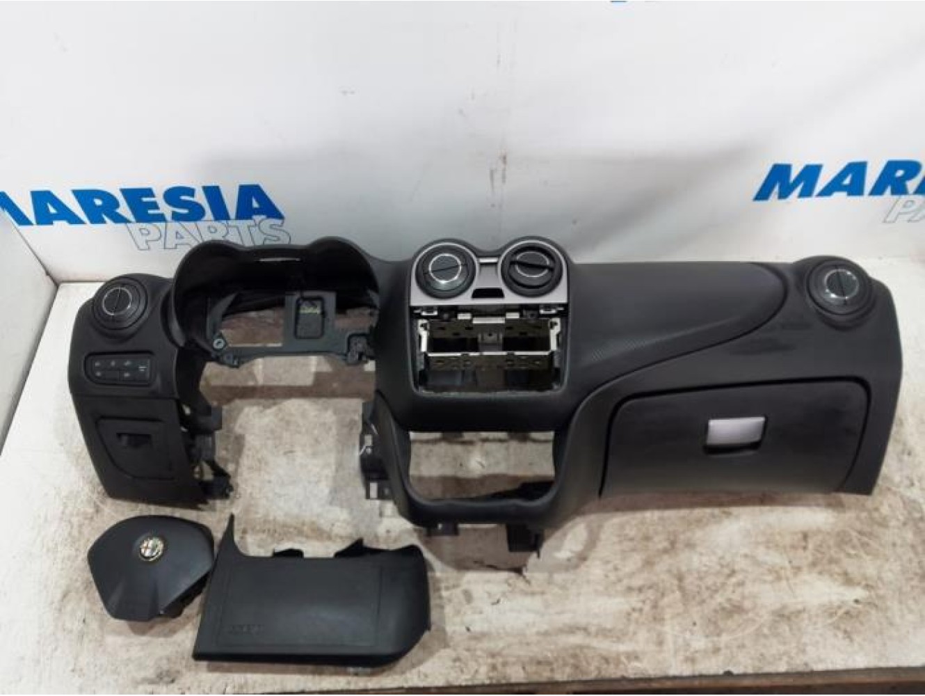 Alfa Romeo - Mito - Airbag set + dashboard