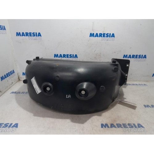 Renault - Trafic - Wheel arch liner