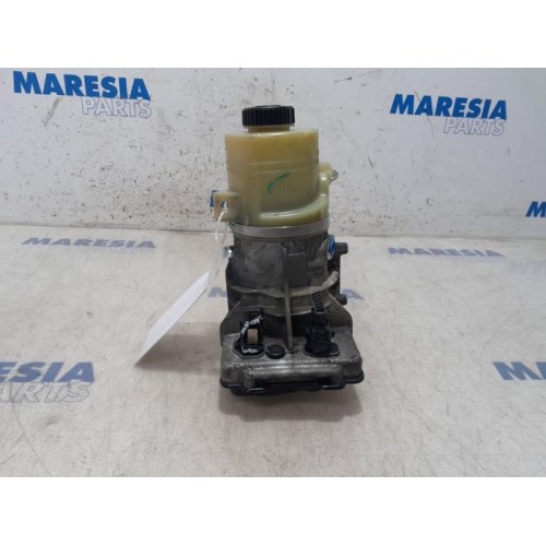 Renault - Trafic - Power steering pump