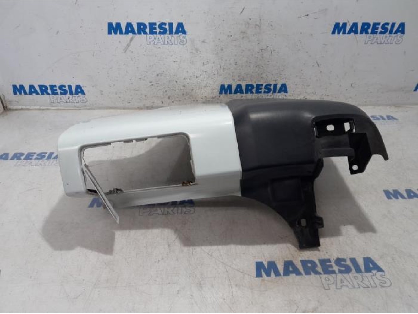 Renault - Trafic - Rear bumper component, right