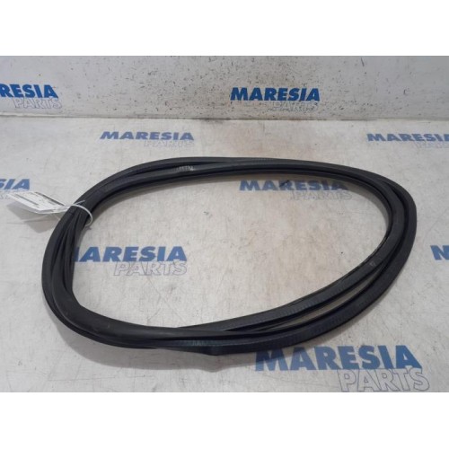 Peugeot - 308 - Front door seal 4-door, left