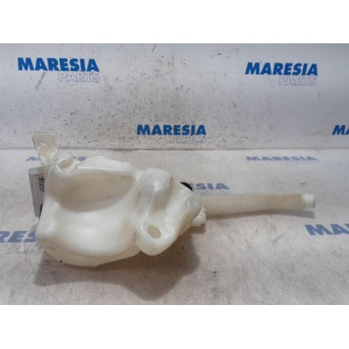Peugeot - Partner - Front windscreen washer reservoir