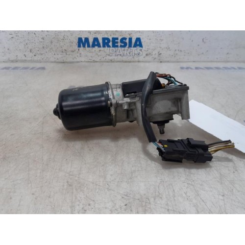 Renault - Trafic - Scheibenwischermotor vorne
