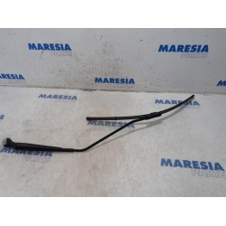 Renault - Scenic - Front wiper arm