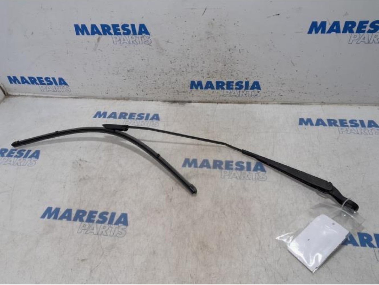 Renault - Scenic - Front wiper arm