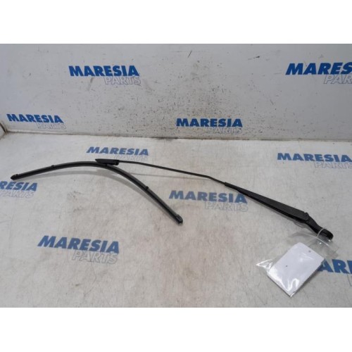 Renault - Scenic - Front wiper arm