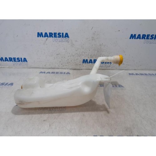 Renault - Scenic - Front windscreen washer reservoir