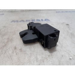 Peugeot - 307 - Tailgate lock mechanism
