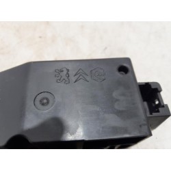 Peugeot - 307 - Tailgate lock mechanism