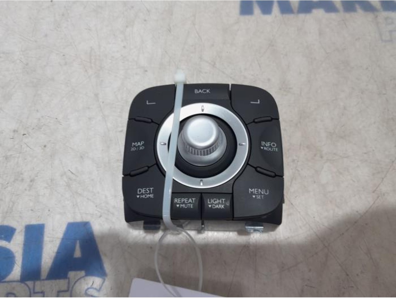 Renault - Scenic - Multi-media control unit
