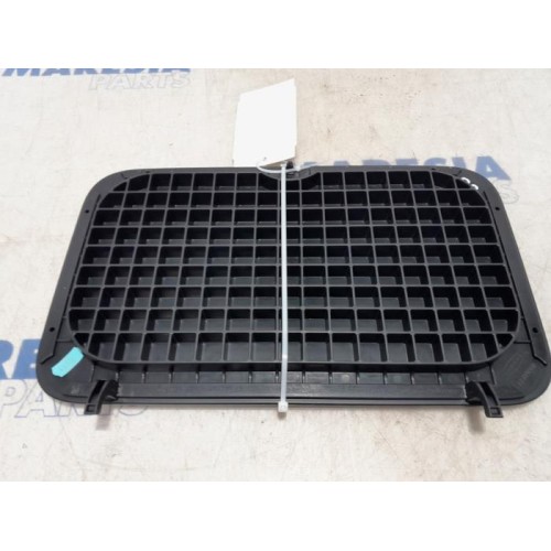 Renault - Scenic - Storage compartment