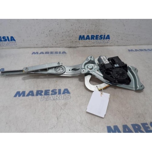 Renault - Scenic - Rear door window mechanism 4-door, right