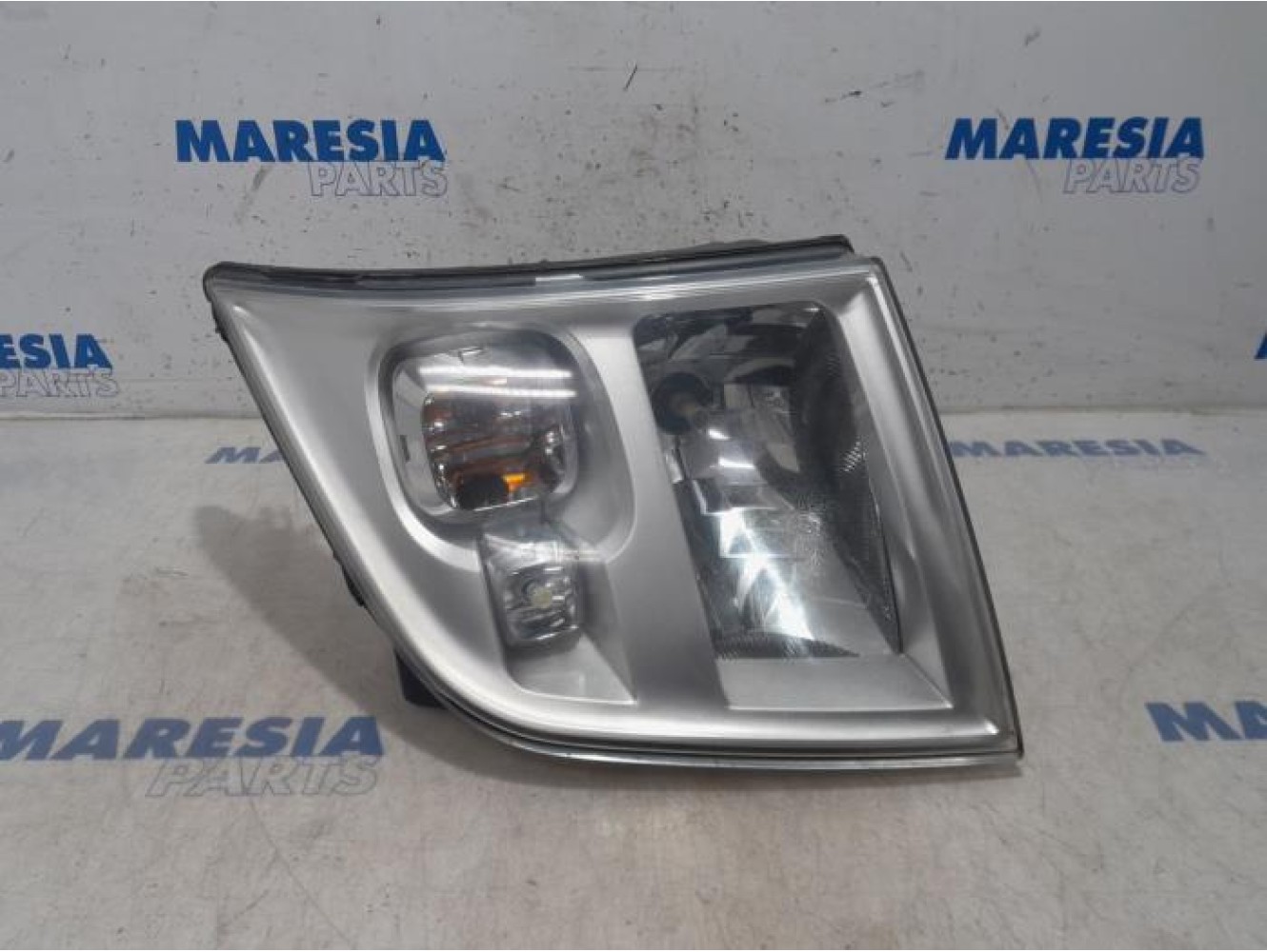 Ford - Transit - Koplamp links