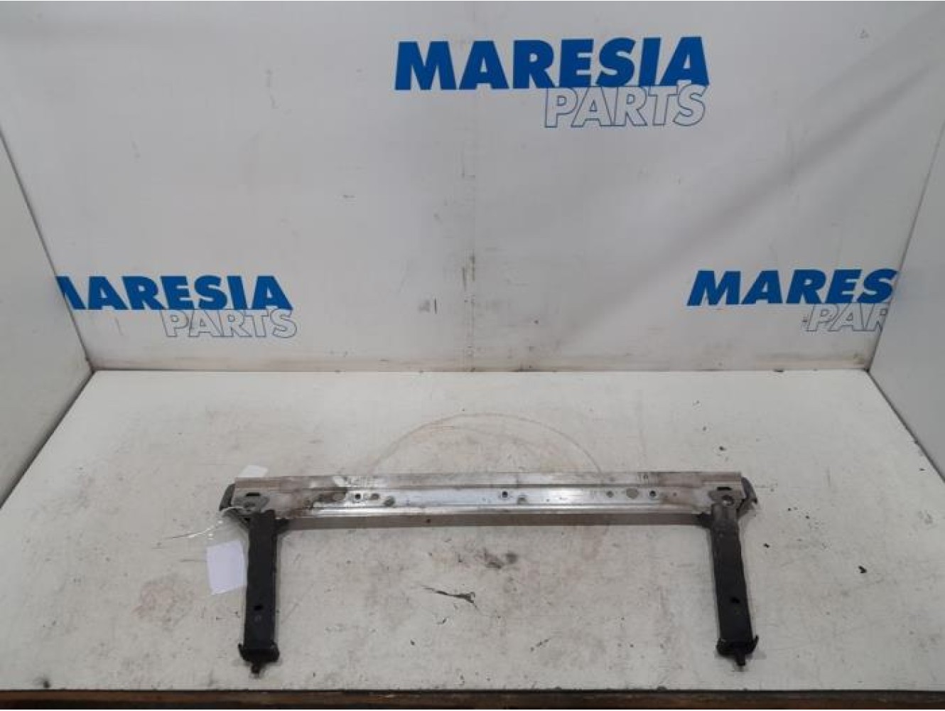 Renault - Scenic - Radiator bar
