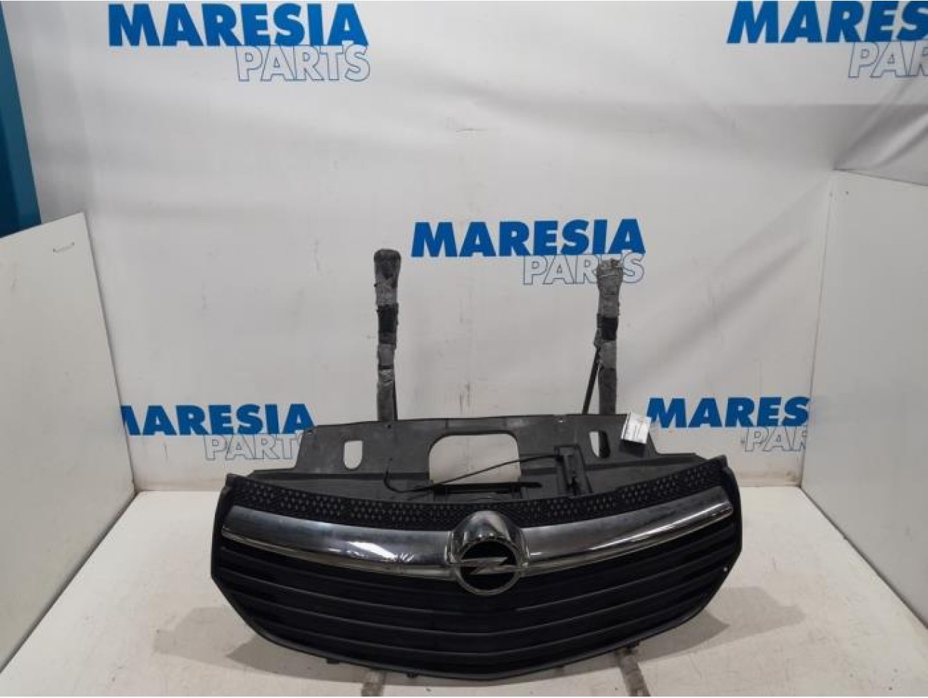 Opel - Vivaro - Grill