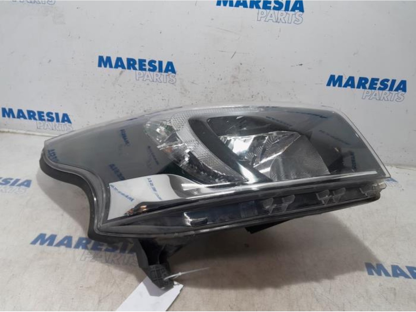 Opel - Vivaro - Headlight, right