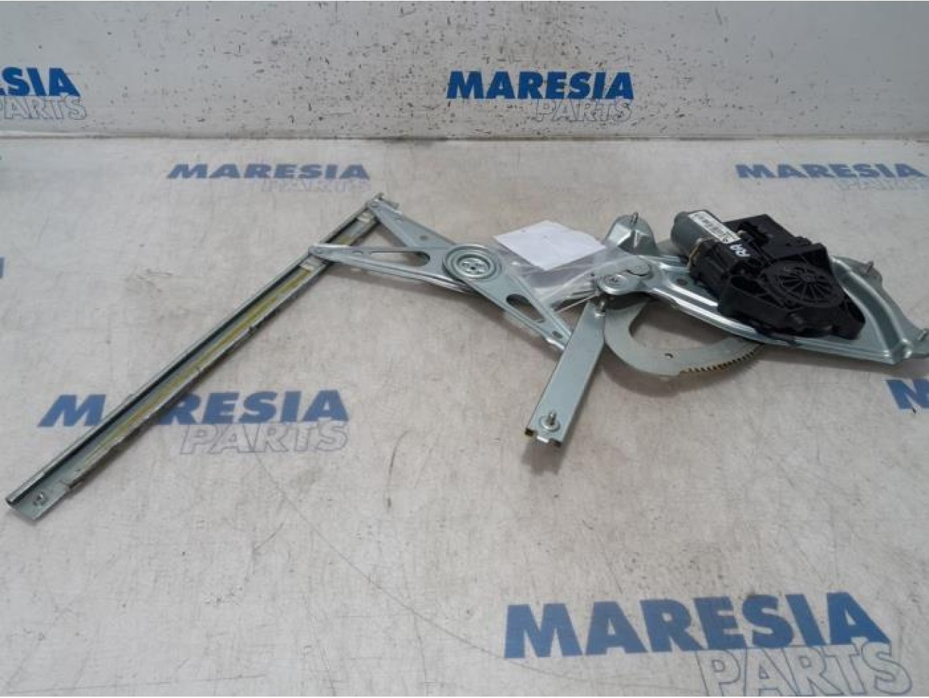 Renault - Scenic - Rear door window mechanism 4-door, right