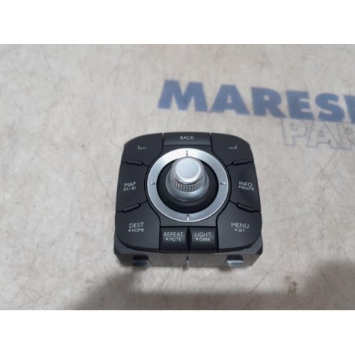 Renault - Scenic - Panneau de commandes navigation