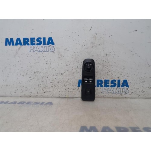 Citroen - Berlingo - Multi-functional window switch