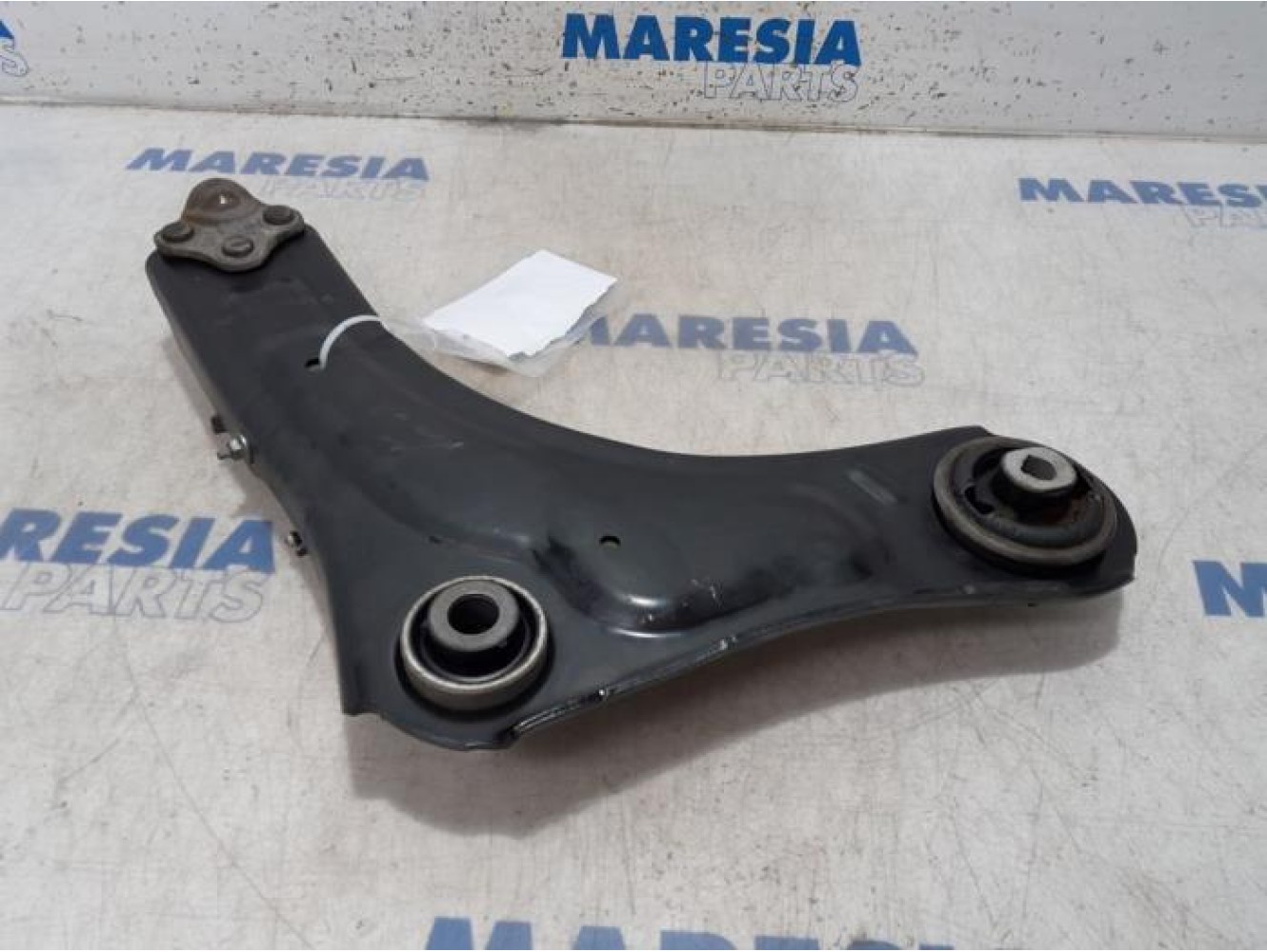Renault - Scenic - Front lower wishbone, left