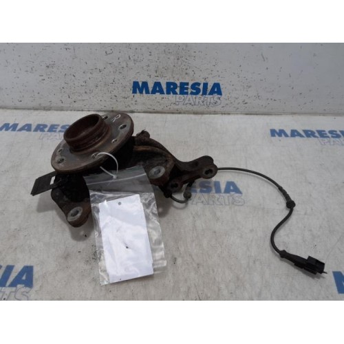 Renault - Scenic - Knuckle, front right