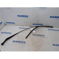 Renault - Scenic - Front wiper arm