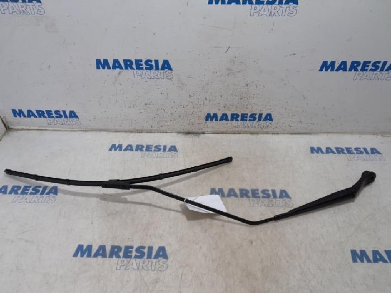 Renault - Scenic - Front wiper arm