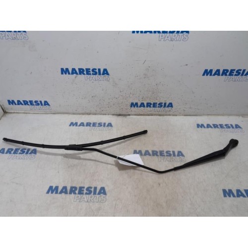 Renault - Scenic - Front wiper arm