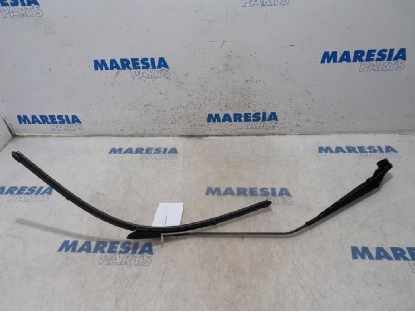 Renault - Scenic - Front wiper arm