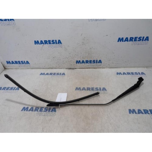 Renault - Scenic - Front wiper arm