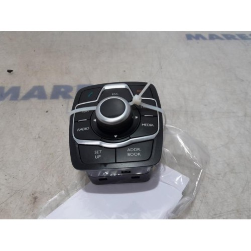 Peugeot - 508 - Panneau de commandes navigation