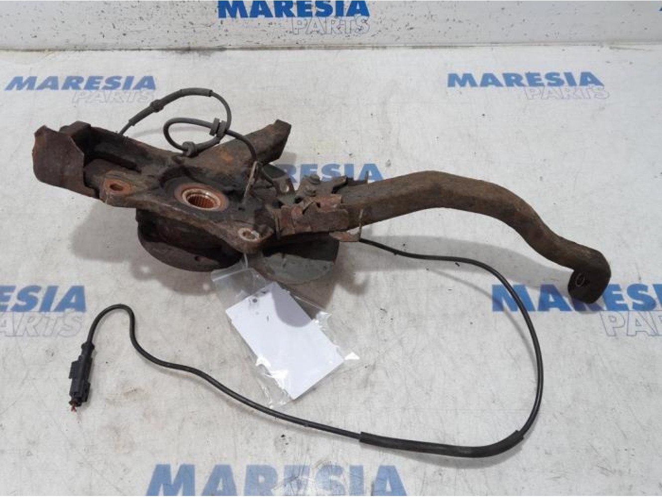 Alfa Romeo - 156 - Fusee links-voor