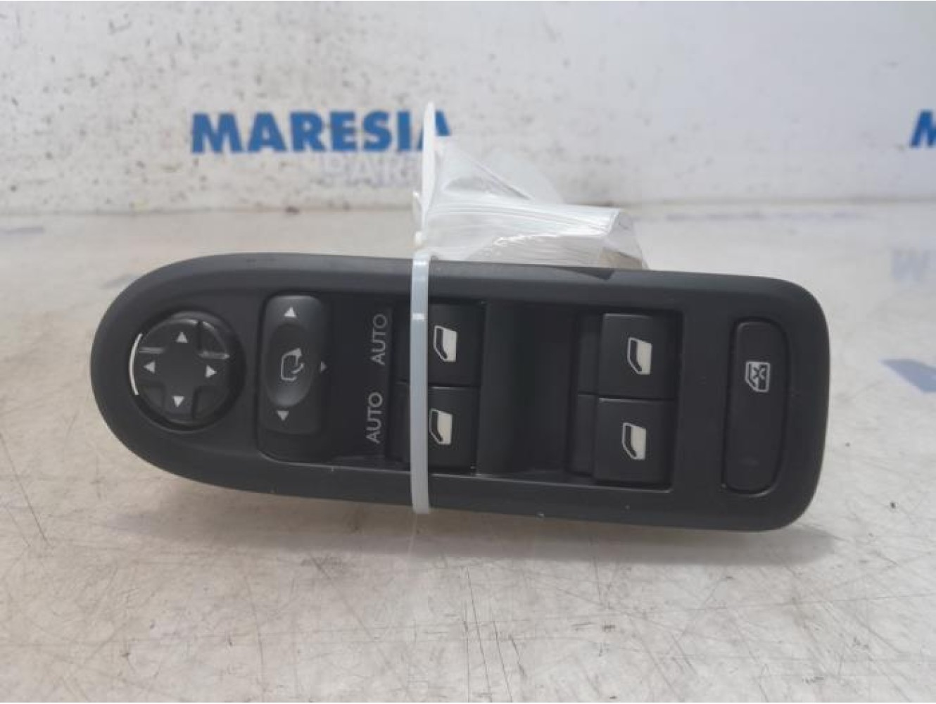 Citroen - C3 - Multi-functional window switch