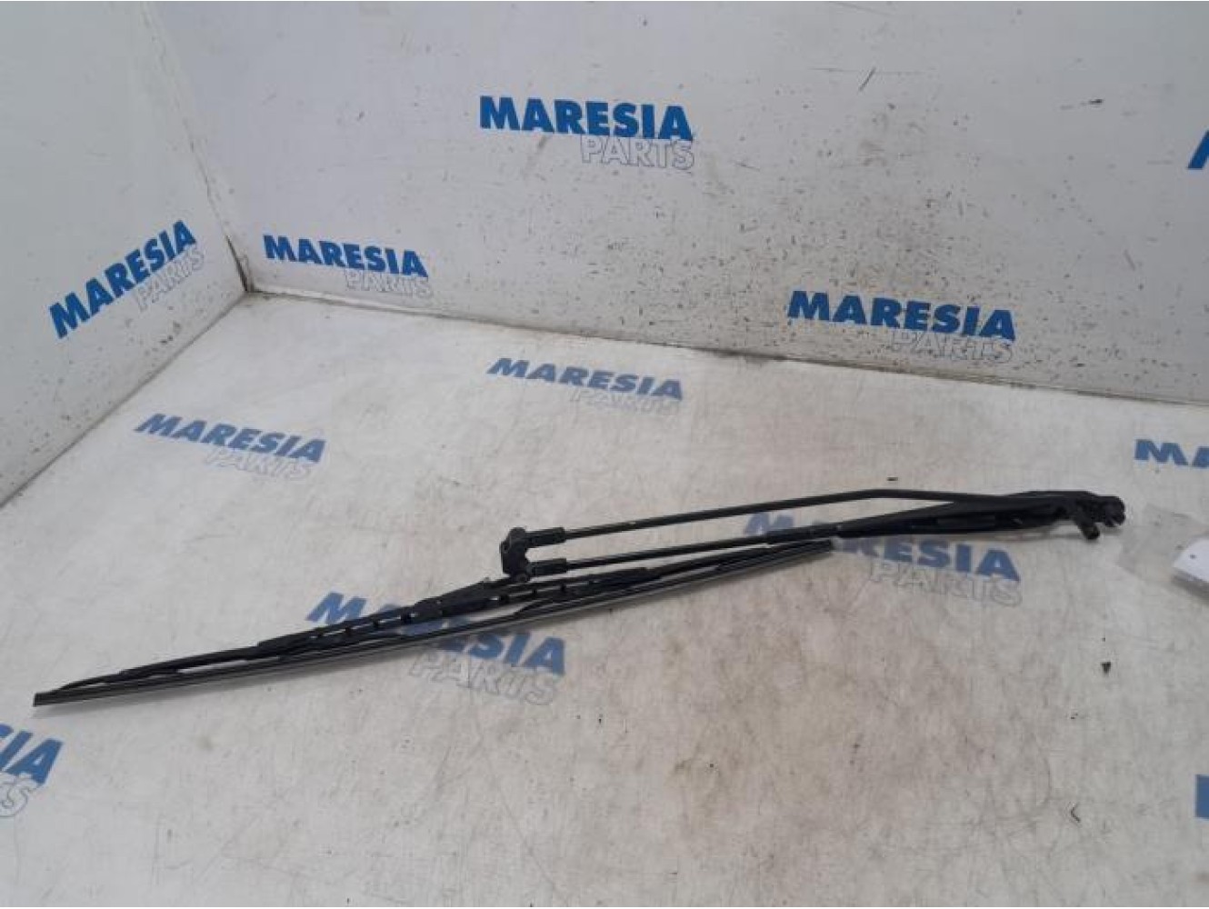 Peugeot - 107 - Front wiper arm