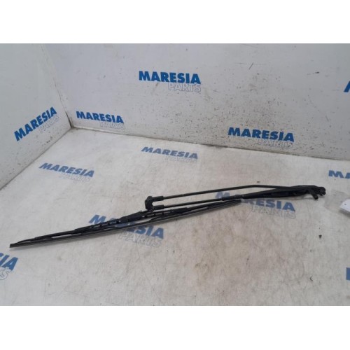 Peugeot - 107 - Front wiper arm