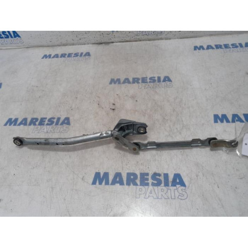 Peugeot - 107 - Wiper mechanism