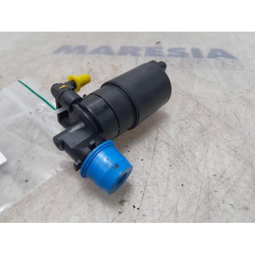 Peugeot - 107 - Scheibensprüherpumpe vorne