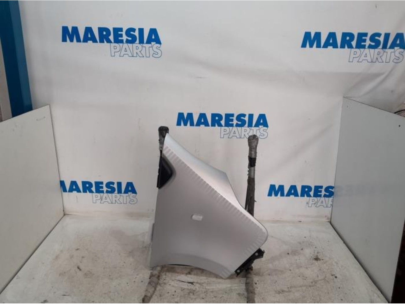 Opel - Vivaro - Front wing, right