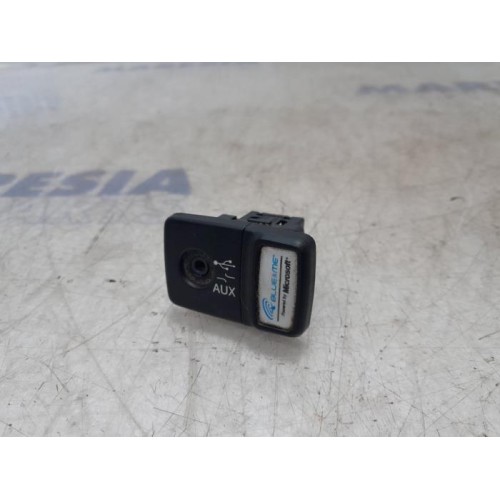 Alfa Romeo - Mito - AUX / USB connection