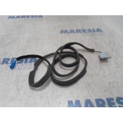 Opel - Vivaro - GPS antenna