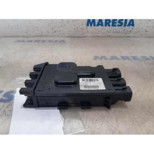 Opel - Vivaro - Voltage regulator