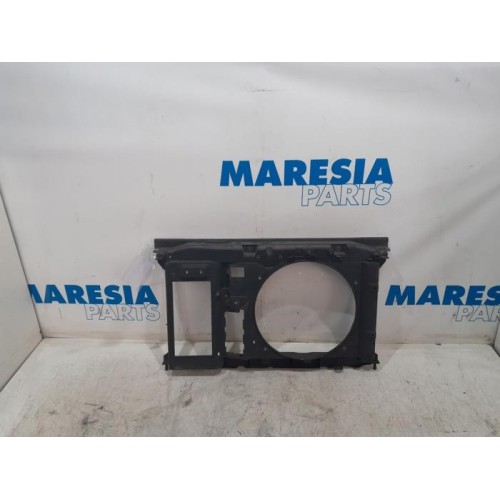 Peugeot - 5008 - Front panel