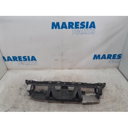 Peugeot - 5008 - Front panel